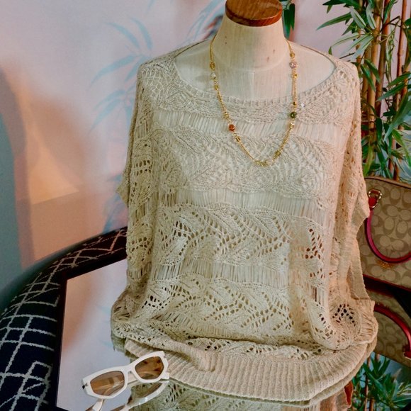 VERTIGO BLOUSE ,COLOR BEIGE ,SIXE XL (PREOWNED) - Picture 2 of 8